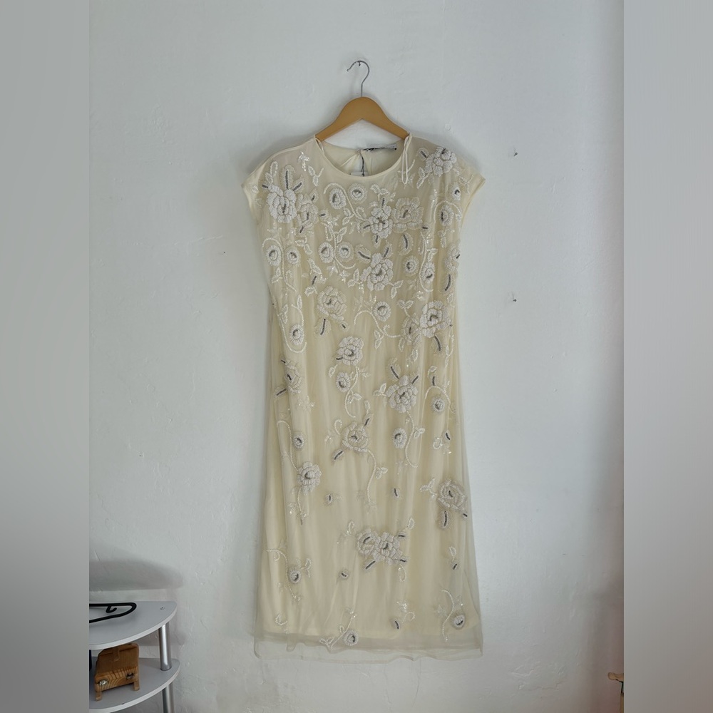 Zara embroidered dress in perfect condition